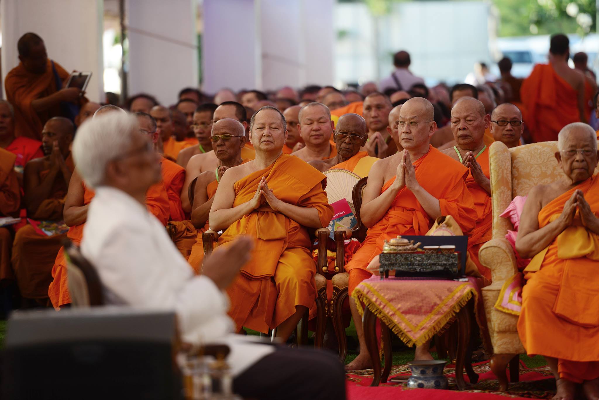 A harmadik napon az ENSZ bangkoki épületében folytatódott az ünnepség, ahol az elmúlt napok összegzéseként kiadták a bangkoki deklarációt, lásd: <a href="http://bit.ly/1D8E5Ip">http://bit.ly/1D8E5Ip</a>  Majd végül a Buddhamonthon parkban gyújtottak a résztvevők gyertyát Maha Chakri Sirindhorn thai hercegnő 60. születésnapjának tiszteletére