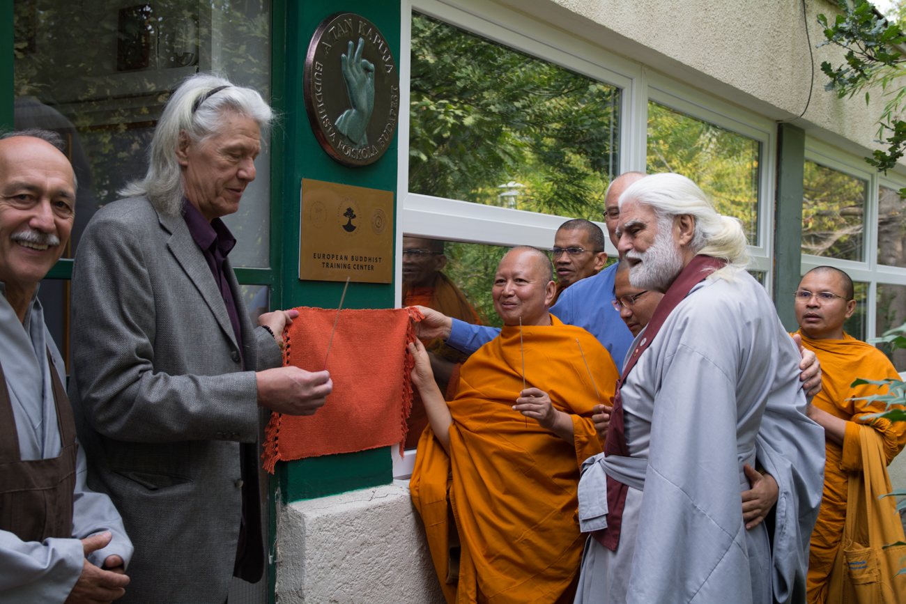 The Most Ven. Dr. Phra Brahmapundit, rector of Mahachulalongkornrajavidyalaya University, and his delegation visited the Dharma Gate Buddhist College to discuss collaborations connected to the European Buddhist Training Center.