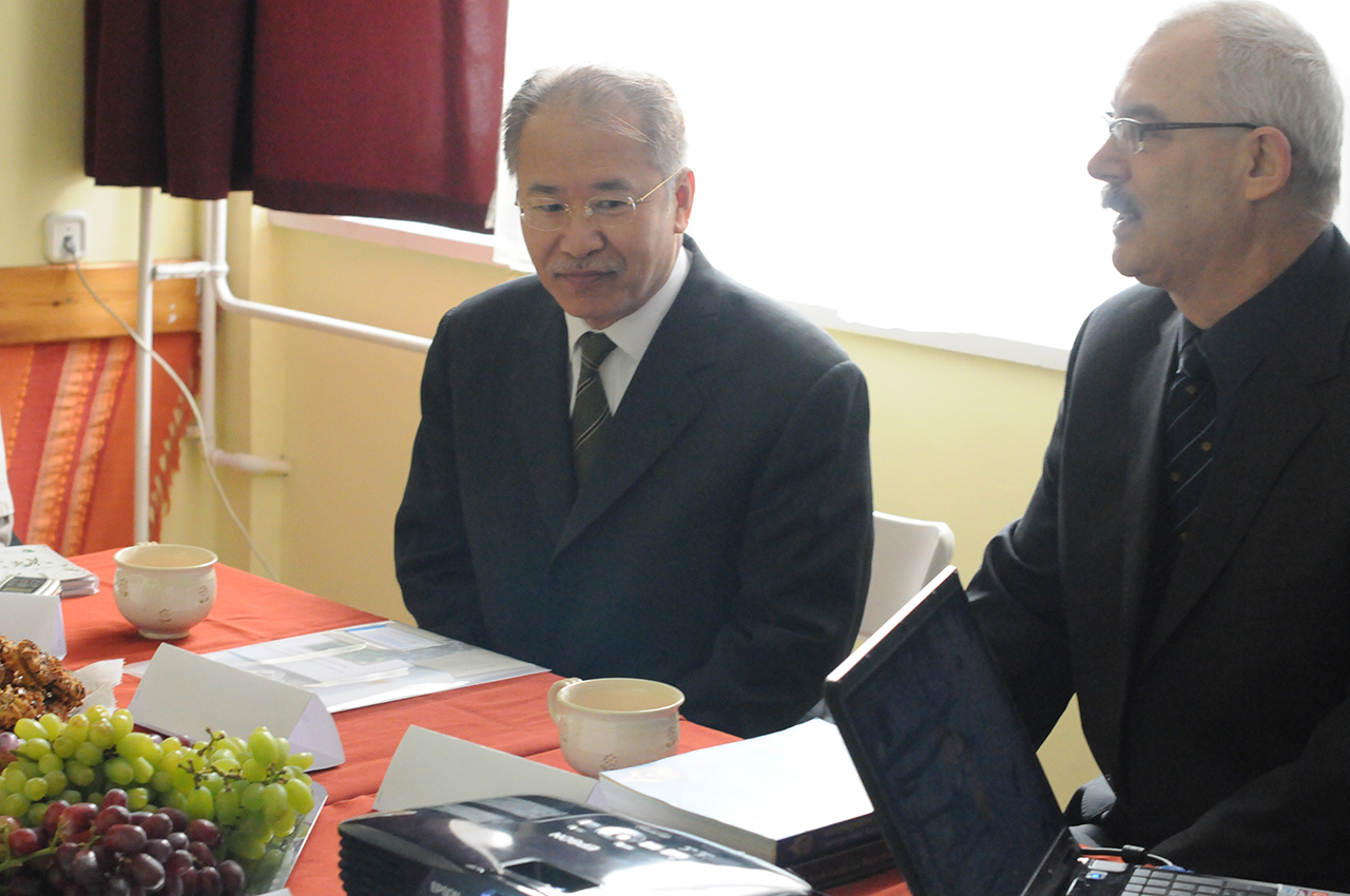 Őexc. Sompong Sanguanbun thai nagykövet úr látogatta meg a Főiskolát
