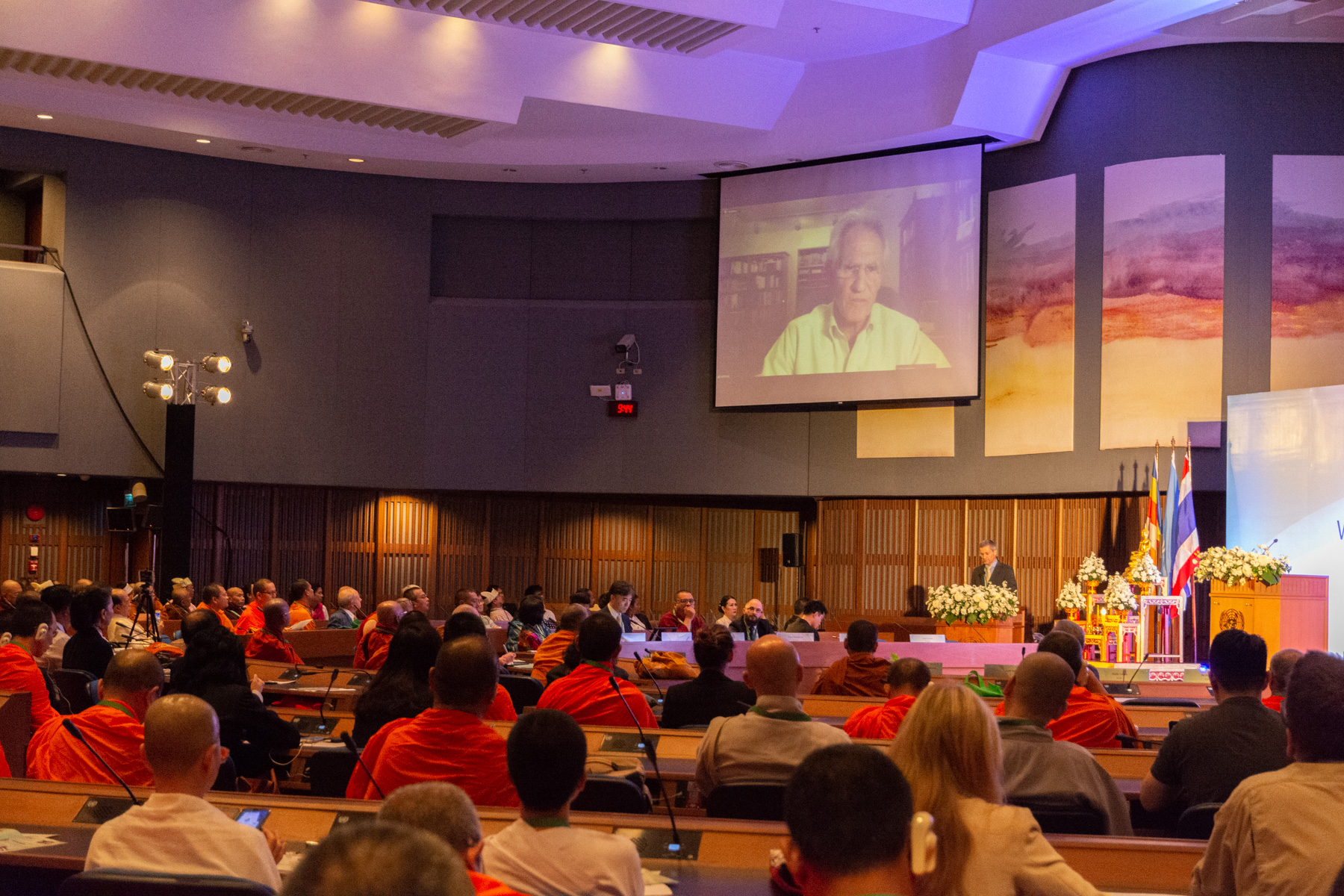 Részt vettünk az MCU, a Főiskola és a Magyarországi Mindfulness Egyesület által szervezett World Mindfulness Forum című konferencián a Bangkokban található ENSZ székházban. A konferenciát követő Vészák ünnepség a Buddhamonthon parkban zárult. Végül részt vettünk az MCU IBSC új épületének átadásán, ami után megbeszélést folytattunk az IBSC vezetésével.