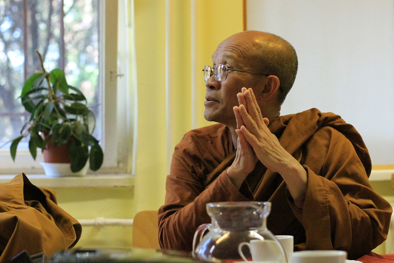Thai szerzetesek tettek látogatást nálunk egy kolostorok építését támogató alapítvány vezetőivel.