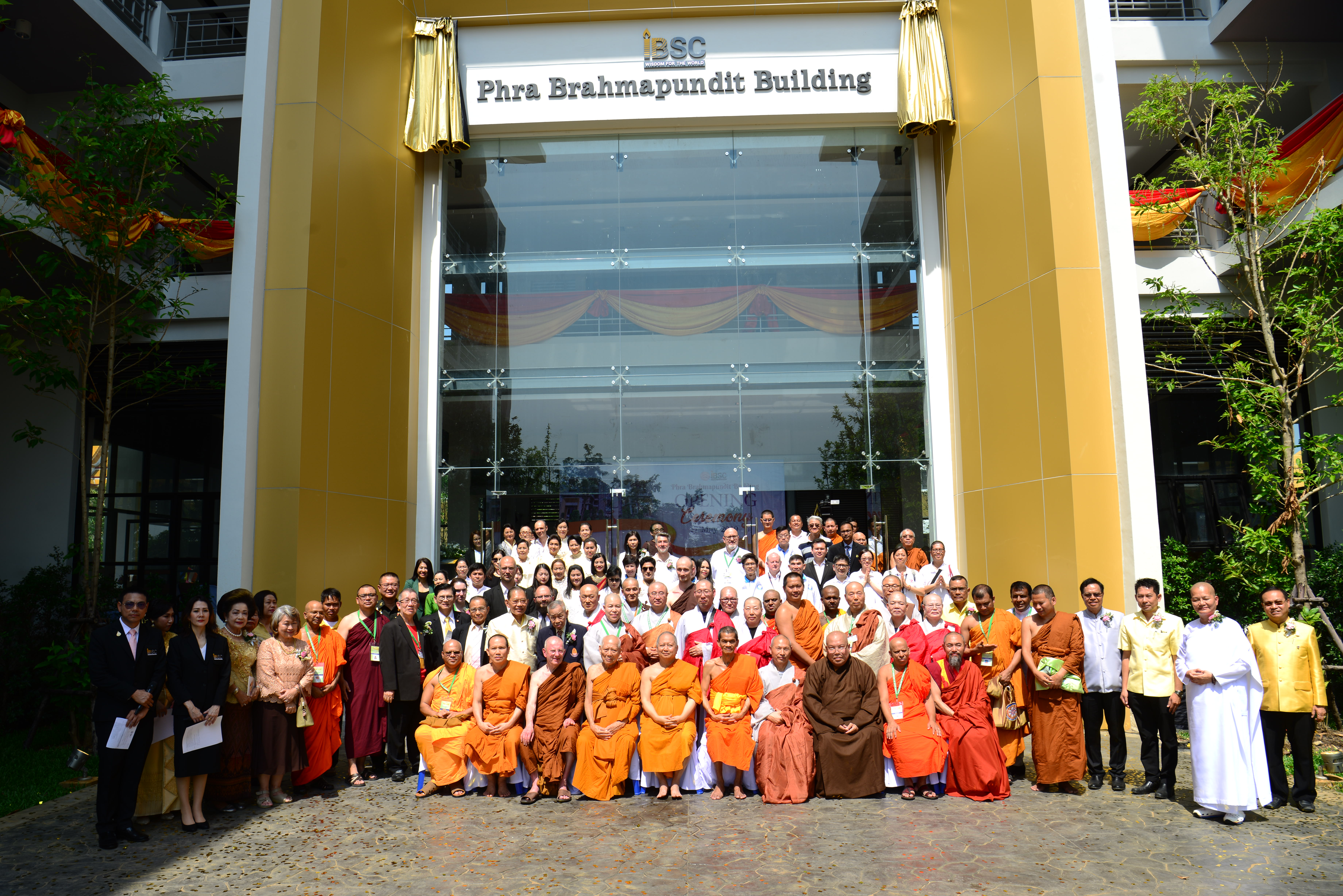 Részt vettünk az MCU, a Főiskola és a Magyarországi Mindfulness Egyesület által szervezett World Mindfulness Forum című konferencián a Bangkokban található ENSZ székházban. A konferenciát követő Vészák ünnepség a Buddhamonthon parkban zárult. Végül részt vettünk az MCU IBSC új épületének átadásán, ami után megbeszélést folytattunk az IBSC vezetésével.