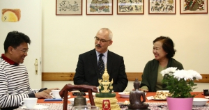 Látogatást tett nálunk Thaiföld magyarországi nagykövete, melynek során részt vett egy szertartáson, majd ezt követően a Főiskola történetéről hallhatott előadást.